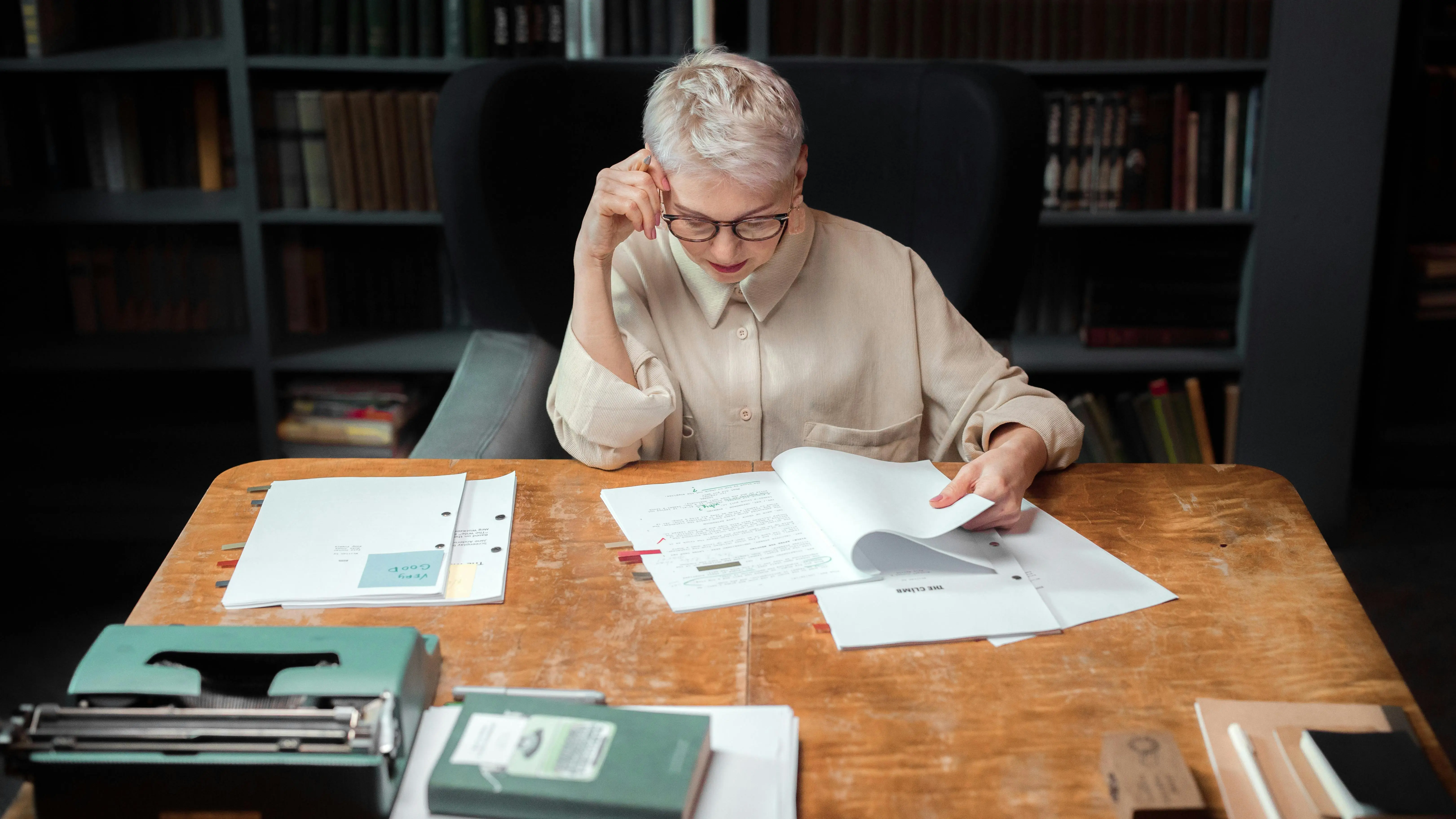 Hollywood action screenwriter interview: screenwriter reading script